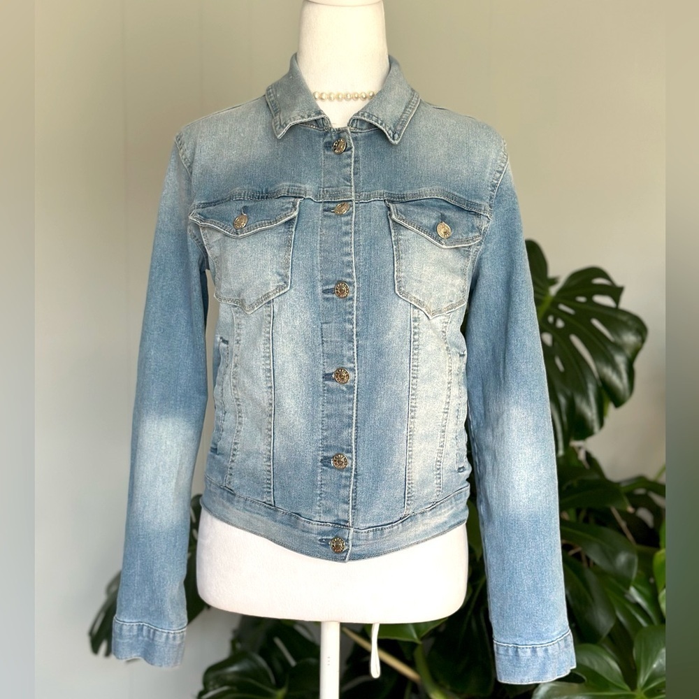 🛍️ Curve Stretch very comfortable jacket size Small clean great condition.
